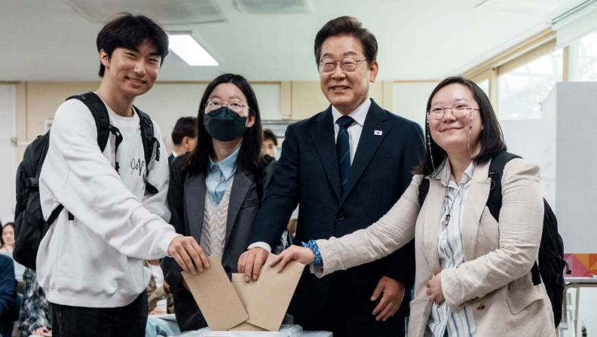 男子欠钱不还婚礼前法官上门,香港2025全年资料免费大全下,重点解答解释落实_内测版V5.87